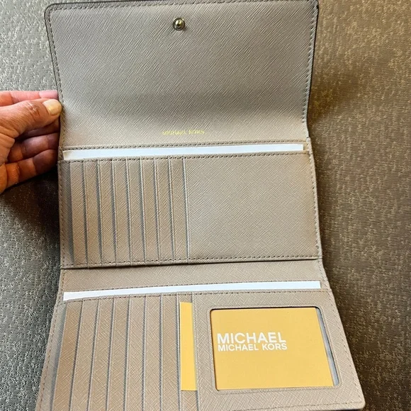 Michael Kors Large Trifold Leather Wallet Money Pieces Truffle 32F8TF6E3L - Picture 3 of 9